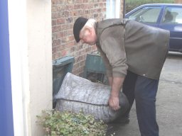 Rillington_coalmanDelivering_to_47_Westgate