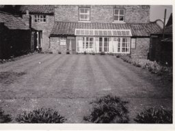 Stockill_002_Holliday_shop_rear